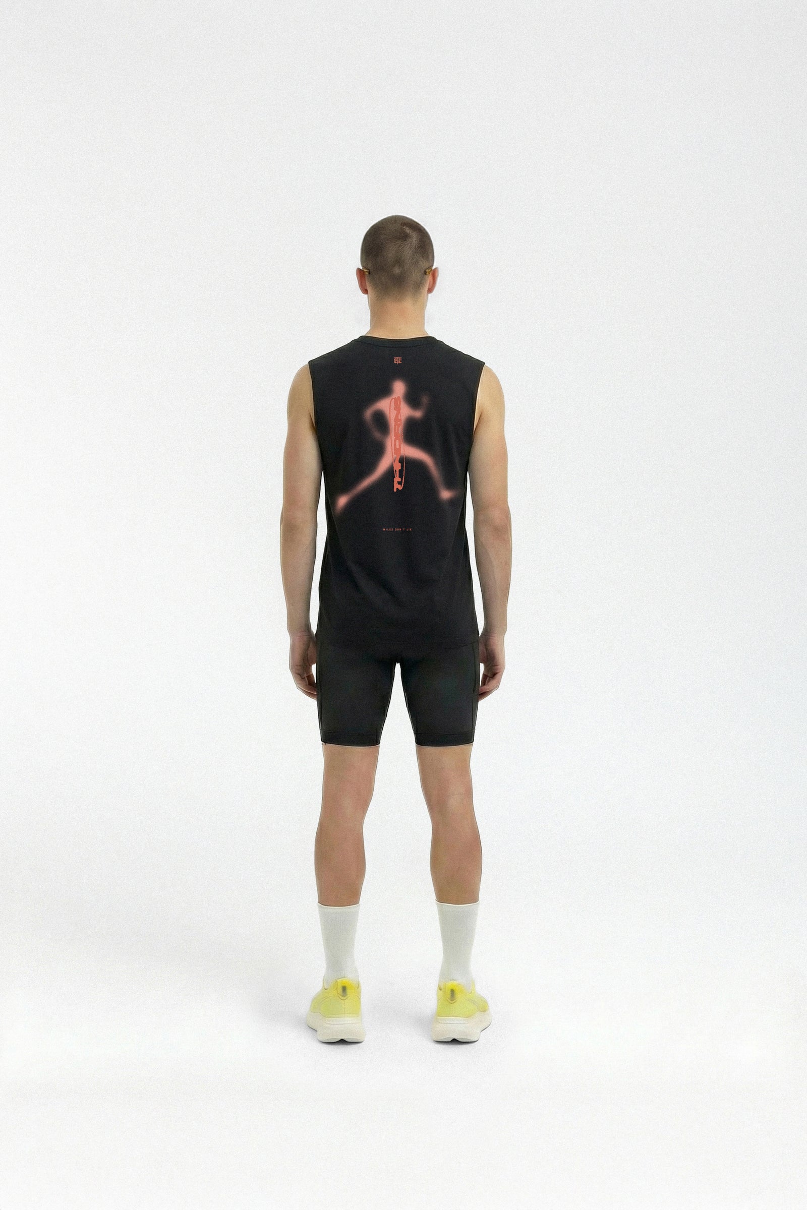 Vapor Pace Runner Tank Top - Black — View 4
